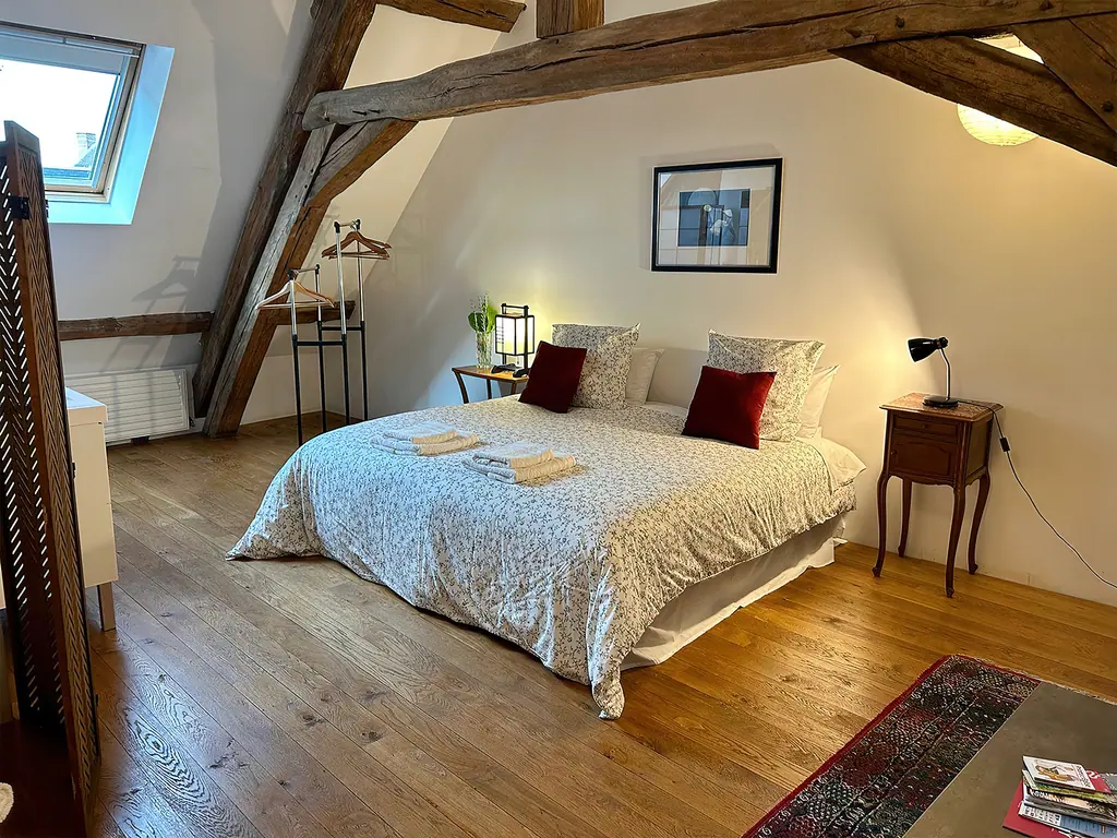 La Suite 2, sous les charpentes anciennes