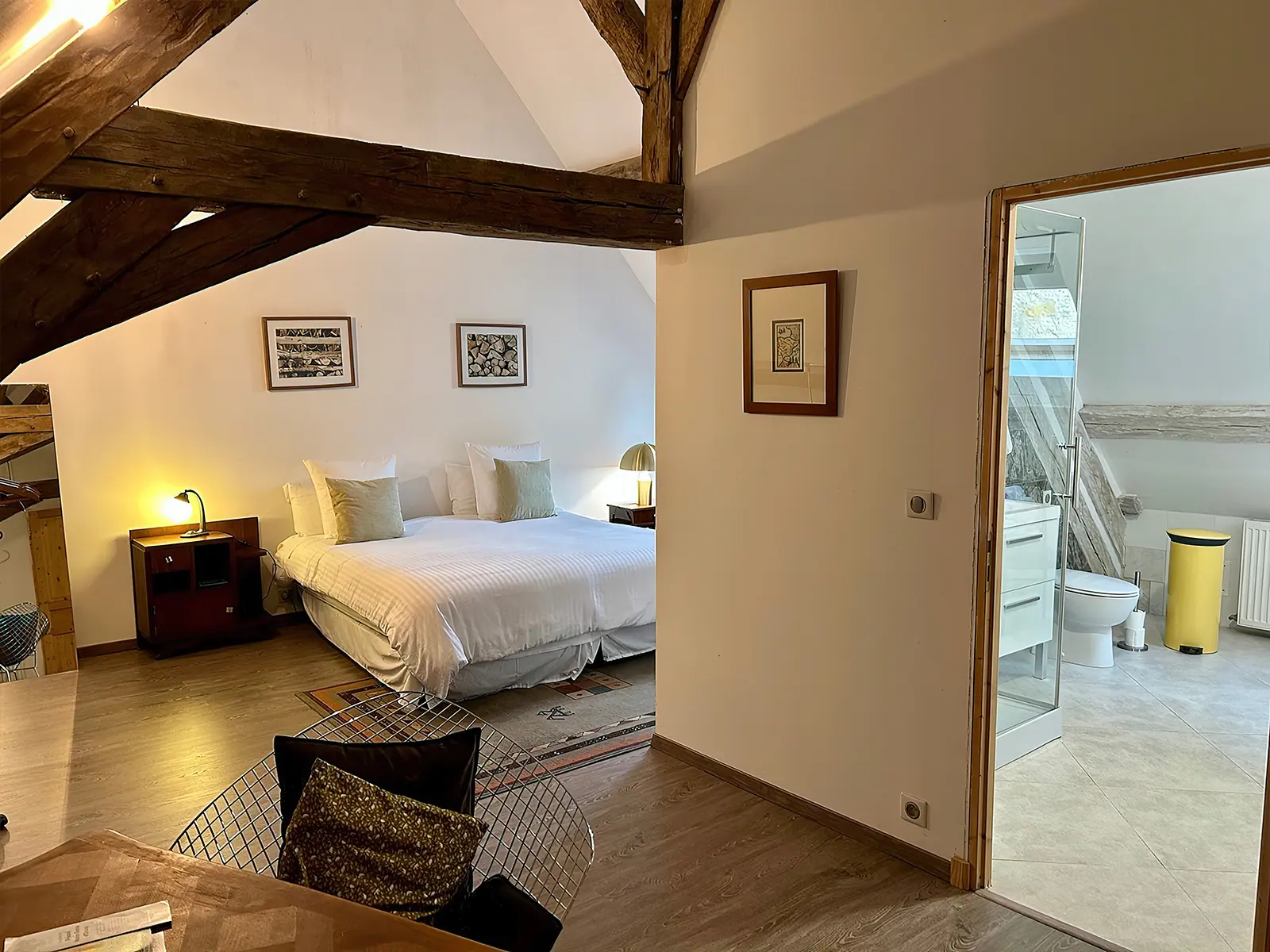 La Suite 3 et son lit sous les combles